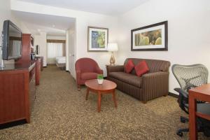 One-Bedroom Queen Suite with Two Queen Beds room in Hilton Garden Inn Phoenix/Avondale