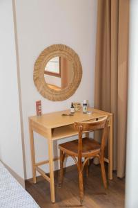 Central Sofia 3-bedroom apartment - Urban Art gallery - Free Parking!