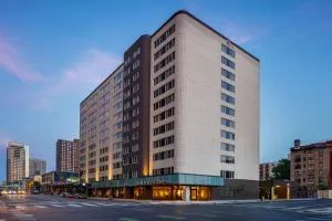 DoubleTree Suites by Hilton Minneapolis Downtown - Saint Louis Park
