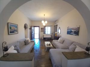 Nikos Asklipios Paros