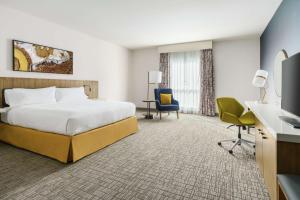King Room with Accessible Tub - Mobility Access room in Hilton Garden Inn Sunnyvale
