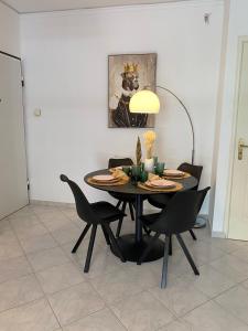 2 BD Top Floor Aprt with Acropolis view