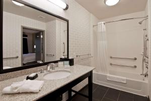 Queen Room with Two Queen Beds (4 Adults) room in Hampton Inn & Suites Bellevue Downtown/Seattle