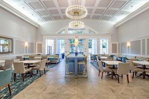 Hampton Inn & Suites South Park at Phillips Place