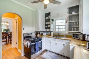 Charming South Bend Retreat about 1 Mi to Notre Dame!