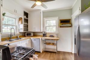 Charming South Bend Retreat about 1 Mi to Notre Dame!