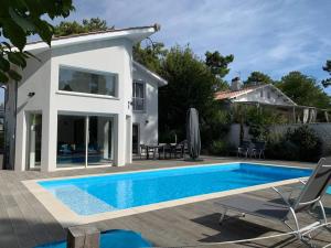 Villas Pleasant air-conditioned villa with heated pool : photos des chambres