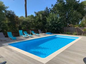 Villas Pleasant air-conditioned villa with heated pool : photos des chambres