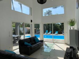 Villas Pleasant air-conditioned villa with heated pool : photos des chambres