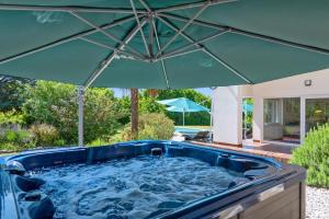 Grosse Luxus-Villa fur 12 Personen mit Pool, Jachuzzi und Meeresnähe