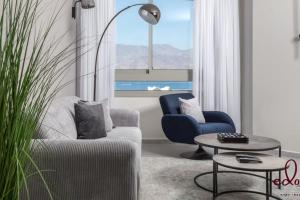 סוויטת View חדר שינה וסלון במתחם סי סייד - 4-star hotels in Eilat