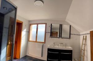 La Gouleote Spacieuse maison type chalet avec jacuzzi, sauna, pétanque