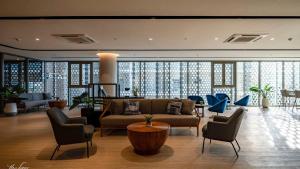 The Song Apartment-Thom