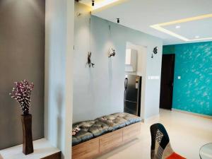 BRAND NEW ULTRA-MODERN SEAVIEW APARTMENT IN OMR!