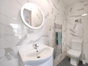 Charming Holiday Studio in Hazel Grove - Self Catering Apartment 2