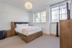 Oversized Art Deco in Potts Point near Harbour