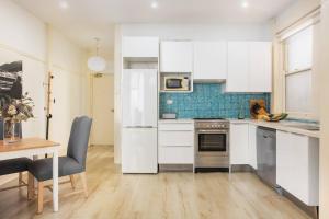 Oversized Art Deco in Potts Point near Harbour