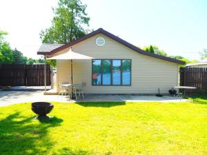 The Turk Lake House - Lakefront with Toys & AC!