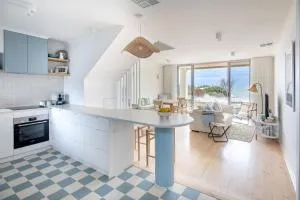 Pearl, Designer Beachfront Retreat, Semaphore Park - Adelaide