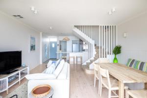 Pearl, Designer Beachfront Retreat, Semaphore Park