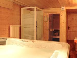 Chalets Chalet with fireplace in Alpe d'Huez : Chalet Supérieur