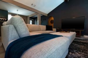 The Sinatra - Fun 5BD Home Huge Pool Game Room