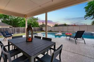 The Mad Hatter - Heated Pool Gameroom & More