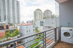 The Valley - Westlake Apartment