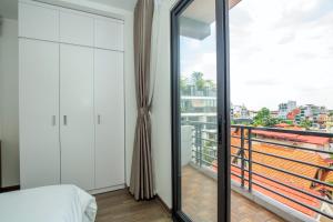 The Valley - Westlake Apartment