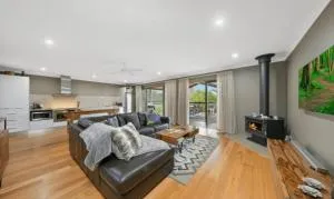 Lilies Luxe Suite on Lovedale with Private Heated Pool 5star - Weston