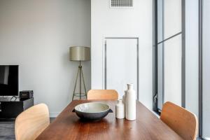 Navy Yard 2br w wd nr Nationals Park bars WDC-706