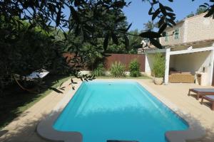 La Lézarde, chambre dhôte, piscine, salle deau privatif, café ou thé offert le matin