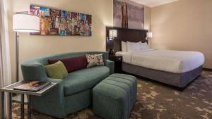 King Room with Sofa Bed room in Courtyard Marriott Portland City Center