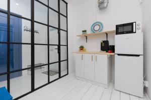 Bright Studio Praga close to PGE Narodowy Warsaw by Renters