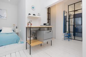 Bright Studio Praga close to PGE Narodowy Warsaw by Renters