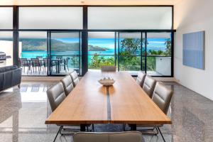 Waves 1 Hamilton Island - Ocean Views and buggy