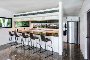 Waves 1 Hamilton Island - Ocean Views and buggy