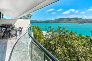 Waves 1 Hamilton Island - Ocean Views and buggy