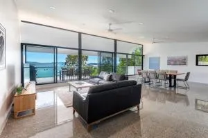 Waves 1 Hamilton Island - Ocean Views and buggy - Long Island