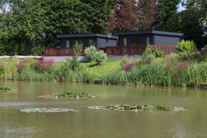 Lakeside Lodges