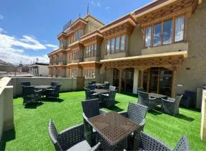 Hotel Kharu Vilaasa - Padam