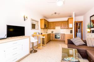 Las Palmas 17B Oasis Properties