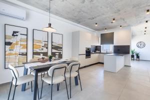 Seaside Luxury in Pembroke St Julians