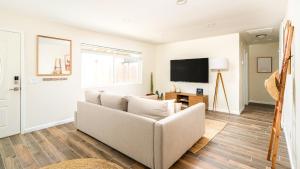 Red Rock - Desert feel - Game Room