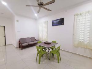 Ipoh stadium 1minwahkeongpark simee 18pax bungalow cottage