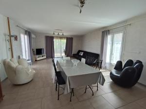 Villas Cas'Annielie, Spacieuse villa, Plage a 500 metres, 10 couchages, 2 terrasses, Clim, Wifi, Parking prive gratuit, Linge fourni, Menage compris : photos des chambres