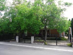 Holiday Apartmanház