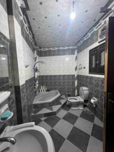 شقه ١٨٠ متر علي الرئيسي في شارع محمد فتحي