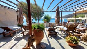 Styfilia Beachfront Apartment - Ground Floor
