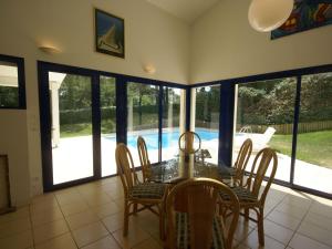 Villas Villa with private swimming pool, near beach : photos des chambres